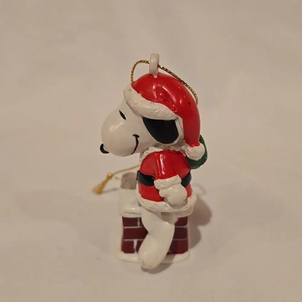 Peanuts snoopy character
